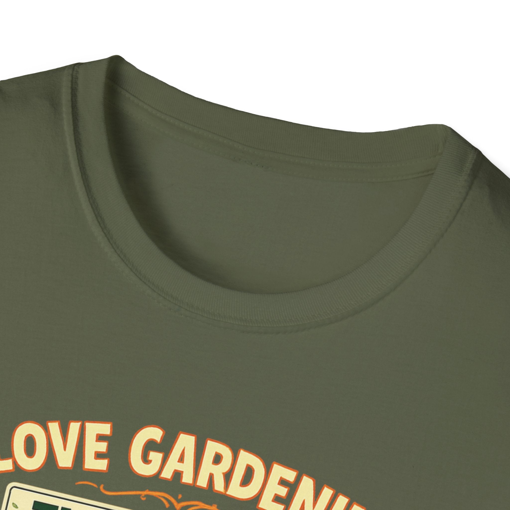 I Love Gardening. The Plants Disagree - Vintage Style T-Shirt